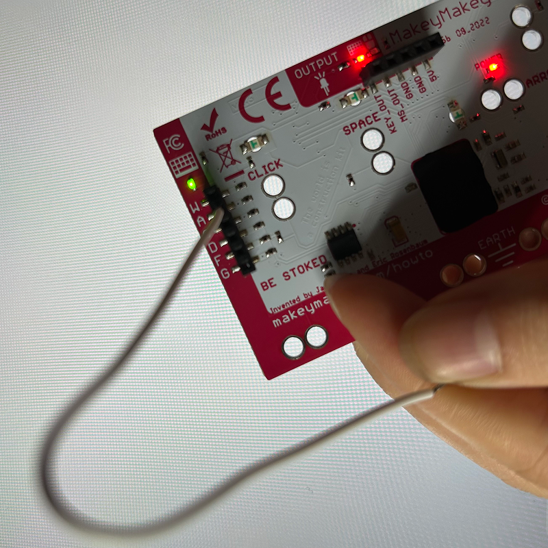 I tried using the white wires to get the MakeyMakey to type letters.